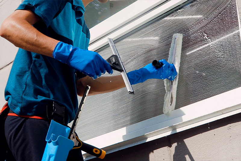 Commercial windows cleaning service